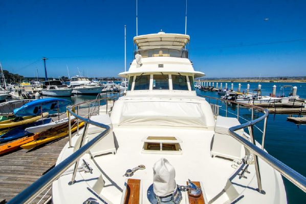 Hatteras 70 Cockpit Motor Yacht