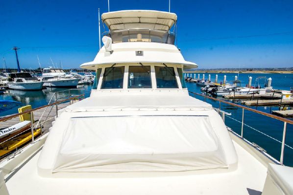 Hatteras 70 Cockpit Motor Yacht