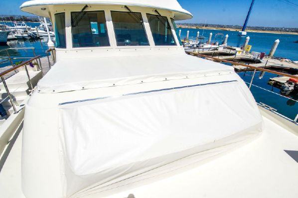 Hatteras 70 Cockpit Motor Yacht