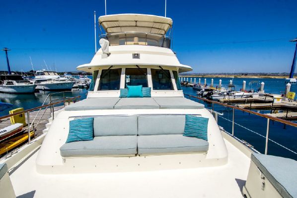 Hatteras 70 Cockpit Motor Yacht