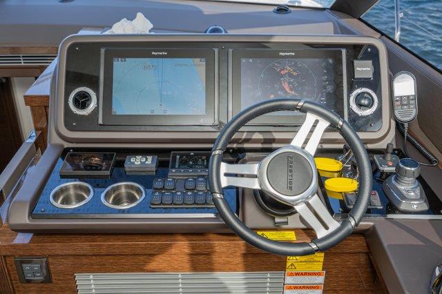 Prestige 590 Flybridge helm controls