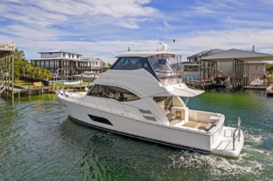 52’ Riviera 52EB (Enclosed Flybridge) For Sale