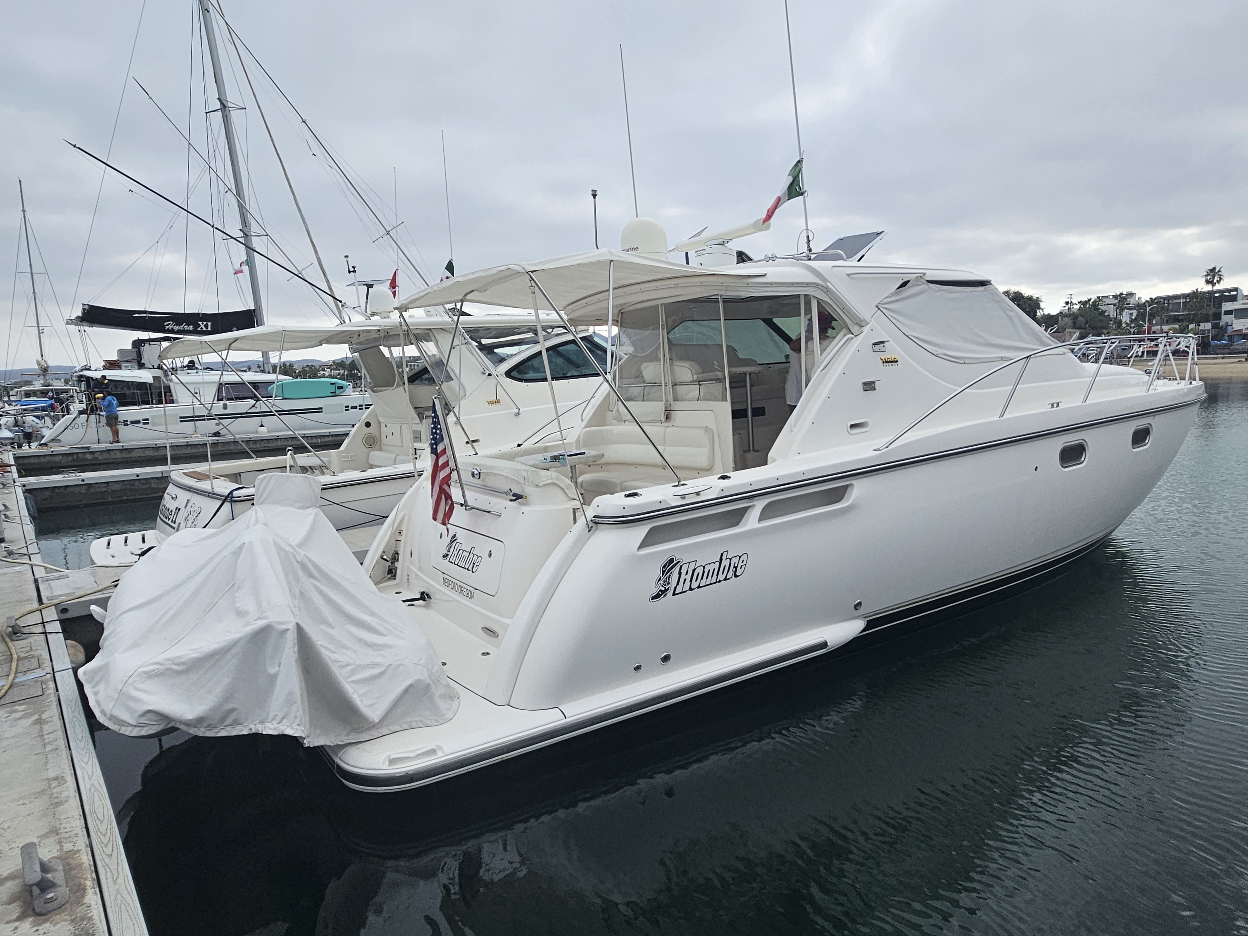 43′ Tiara Sovran 4300 Express 2008